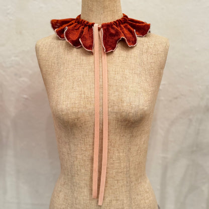 MOSS CHOU CHOU COLLAR